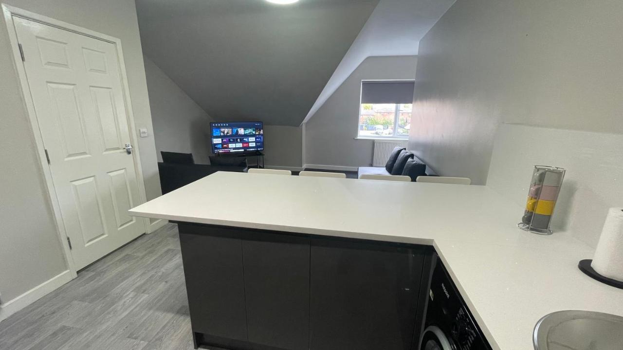 Mays Apartments - 102 Mill Street, Free Parking, 2 Minute Walk To Baltic Market And City Centre - Apartments Sleep 1-10 Guests Liverpool Dış mekan fotoğraf