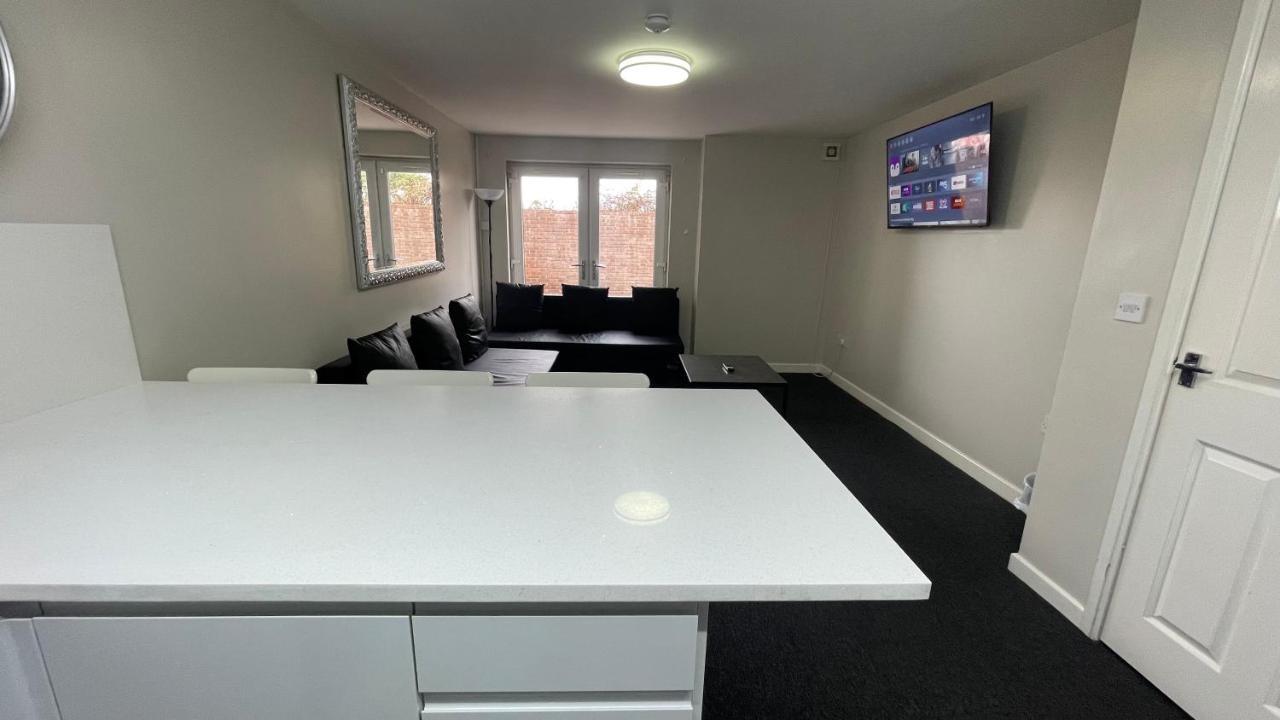 Mays Apartments - 102 Mill Street, Free Parking, 2 Minute Walk To Baltic Market And City Centre - Apartments Sleep 1-10 Guests Liverpool Dış mekan fotoğraf